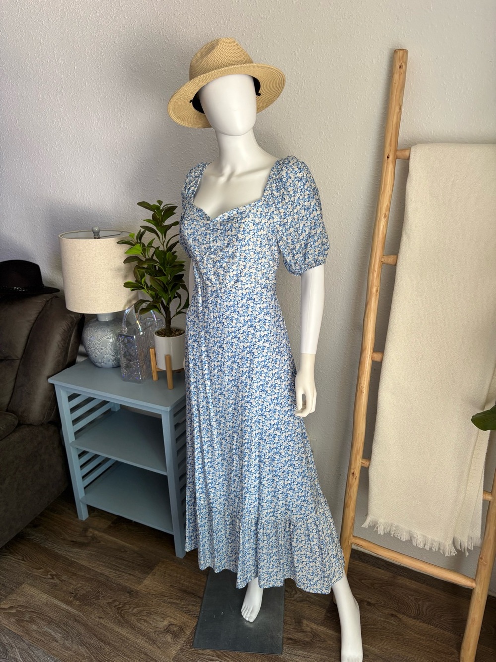 Blue Floral Puff-Sleeve Maxi Dress